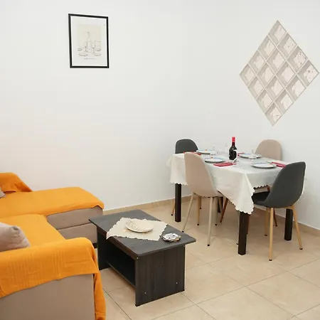 Pavlos In Parking Apartament *